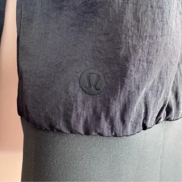 Lululemon Non-Stop water resistant Bomber Jacket in a teal green Size: - Picture 7 of 8